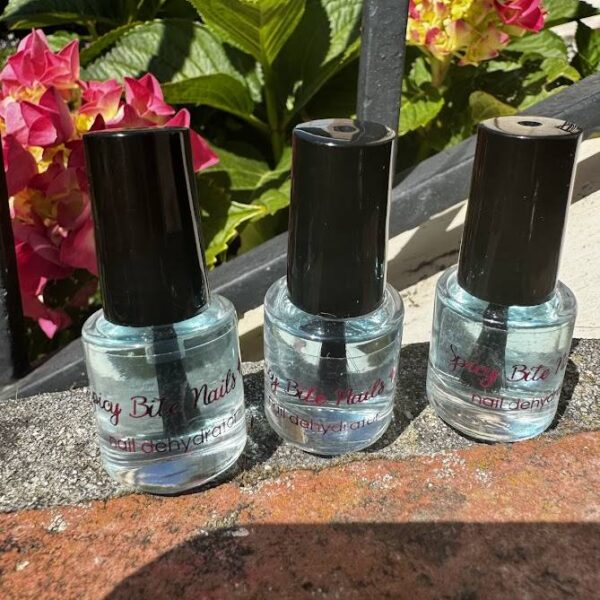 Nail Dehydrator – keeps your press-on nails on longer!