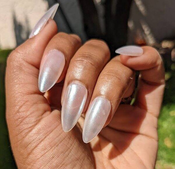 Glazed Donut Nails – White Pearl Chrome False Press-On Nail Extensions 10pcs