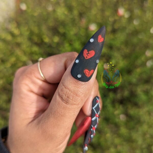 Broken Hearts Club – Broken Heart Black and Red Anti-Valentine’s Day Press-On Nail Extensions 10pcs