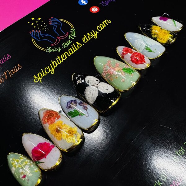 Gilded Garden – Pastel and Dried Flower Gold Chrome Lined False Press-On Nail Extensions 10pcs