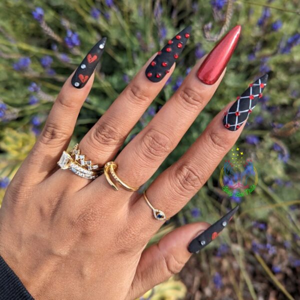 Broken Hearts Club – Broken Heart Black and Red Anti-Valentine’s Day Press-On Nail Extensions 10pcs