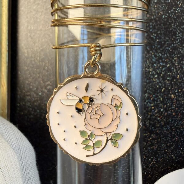 Prop Station – Large Flower & Bee